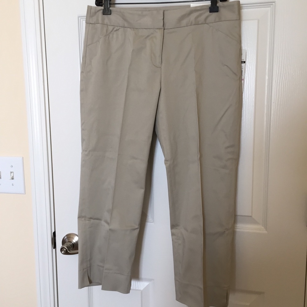 NWT laundry dressy cropped khakis, size 6